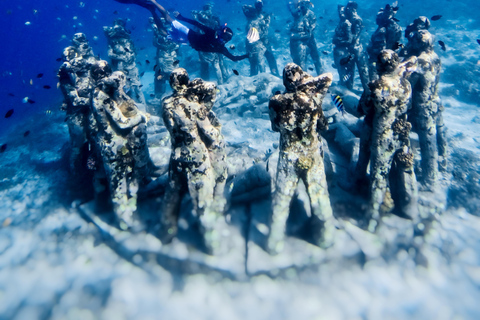 Snorkling med sköldpadda och undervattensstaty i Gilis