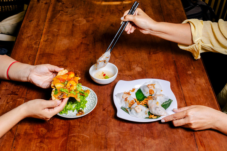 Hoi An Bites Food Tour with 15+ Tastings