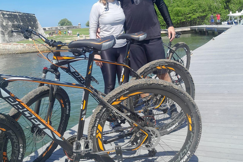 Carthagène : aventure à vélo et à la plage sur l'île de Tierra Bomba