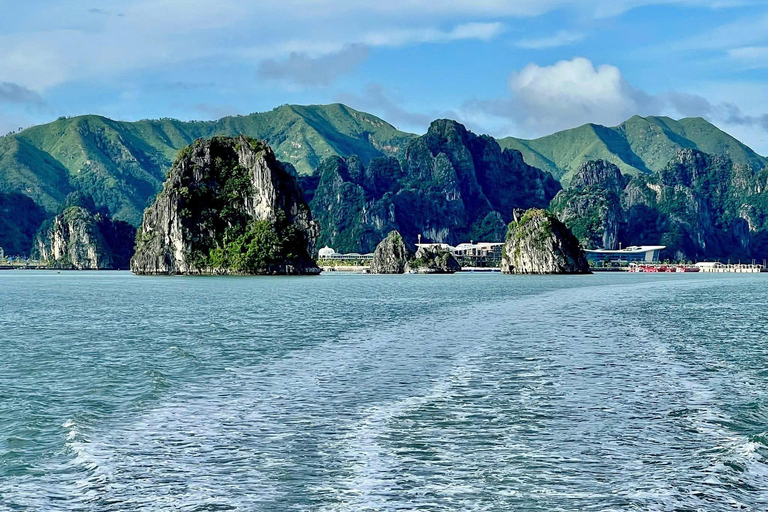 Hanoi: Bai Tu Long Bay Luxury Day Cruise with Lunch & Kayak