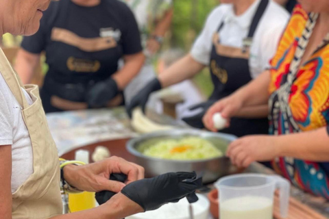 在Hani i Qerosit参加烹饪课，提供从贝拉特接送服务在Hani i Qerosit参加烹饪课程，提供从贝拉特接送服务