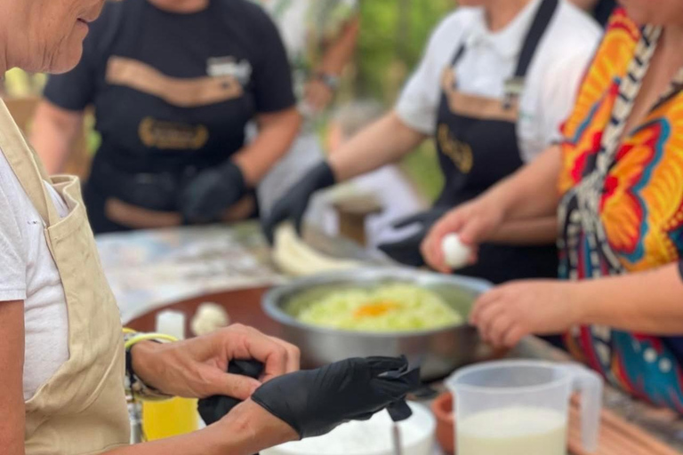 在Hani i Qerosit参加烹饪课，提供从贝拉特接送服务在Hani i Qerosit参加烹饪课程，提供从贝拉特接送服务