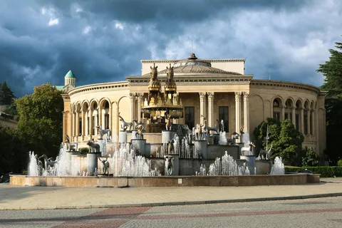 Kutaisi: Cultural Walking Tour