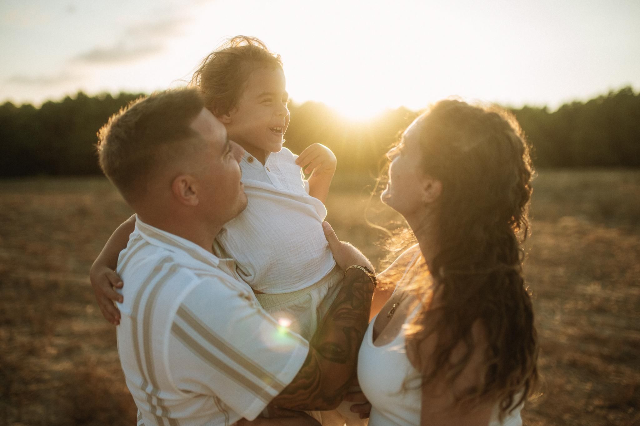 Warna: Familien-Fotoshooting am Strand bei Sonnenuntergang