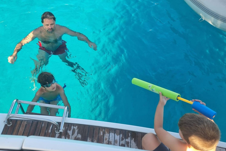 Kissamos: Balos and Gramvousa Private Sailing Trip with Meal