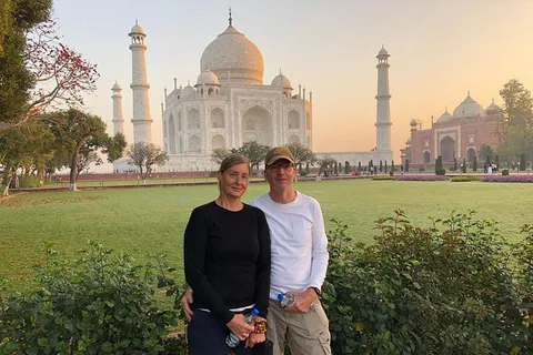 Da Delhi: Tour privato del Taj Mahal e di Agra con pranzo a 5 stelle