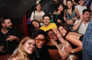 Karneval in Nizza: Kneipentour mit Masken & Club-Eintritt