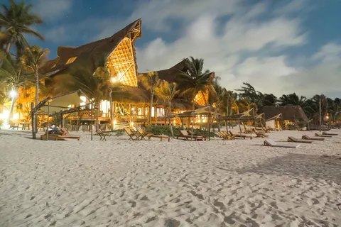 Ahau de Noche: dineren onder de sterren en iconische kunst in Tulum.
