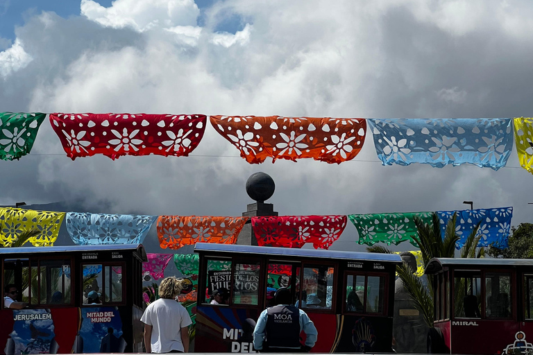 从基多出发：世界中心、纪念碑、太阳博物馆和火山口从基多出发：世界中心纪念碑、太阳博物馆和火山口