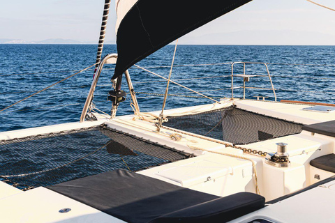 Mykonos: Prywatna wycieczka katamaranem o poranku lub o zachodzie słońca