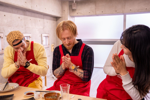 Osaka : Cours de cuisine et dégustation de saké avec visite du marché local