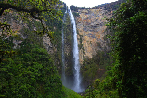 Explore a Cachoeira Gocta - a joia da coroa da Amazônia