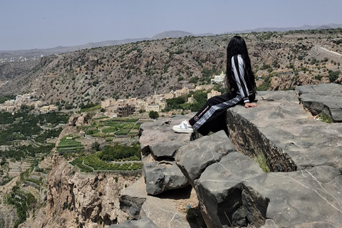 Shared Tour: Nizwa Fort, Souq, Birkat Al Mouz & Jebel Akhdar