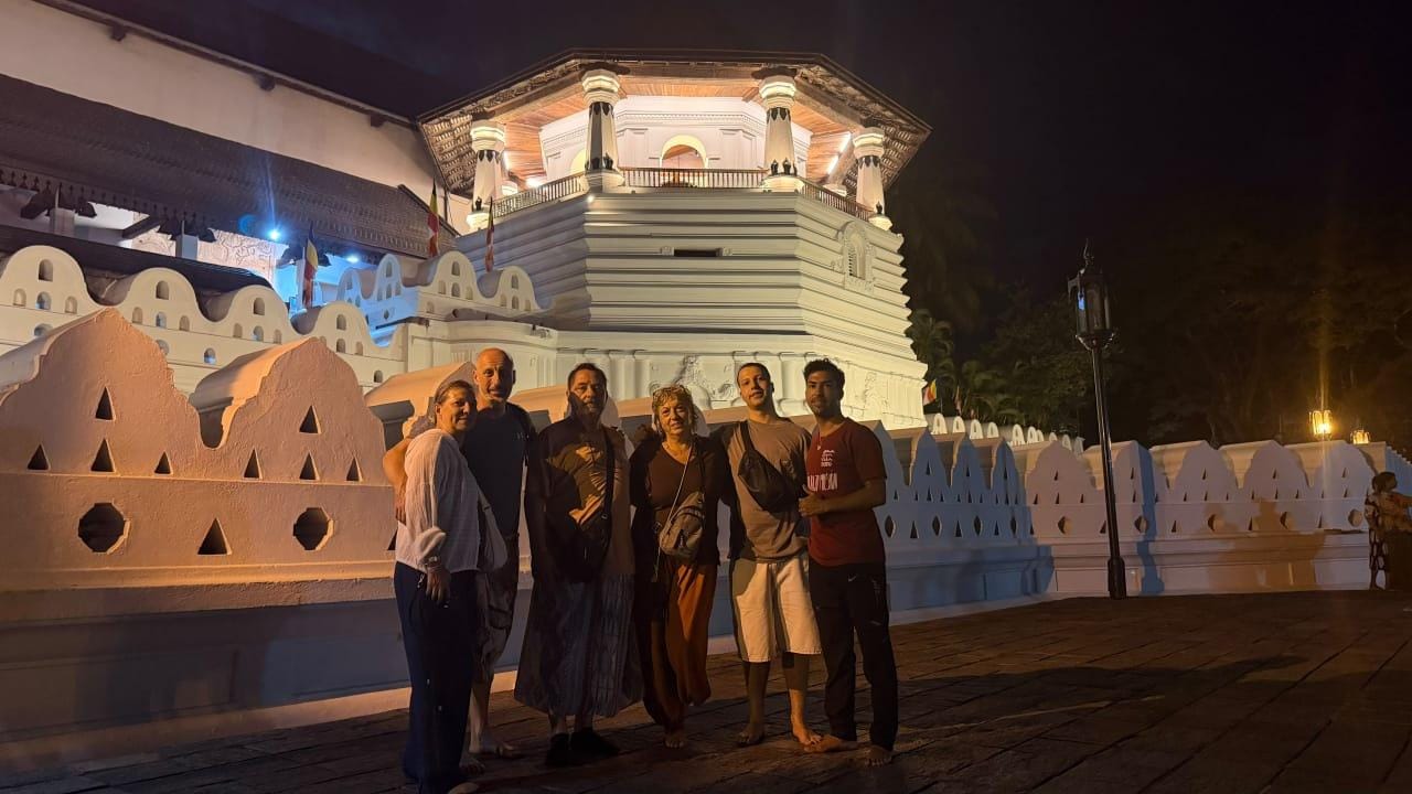 Von Kandy nach Ambuluwawa mit geführter Tuk-Tuk-Tagestour durch Kandy