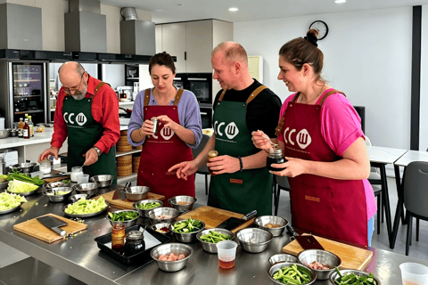 Shanghai: Xiaolongbao Making & Culinary Experience Package B1: Xiaolongbao + Kung Pao Chicken（Groups of 3+）