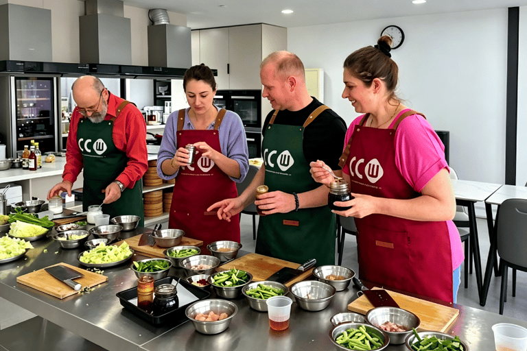 Shanghai: Xiaolongbao Making & Culinary Experience Package B1: Xiaolongbao + Kung Pao Chicken（Groups of 3+）