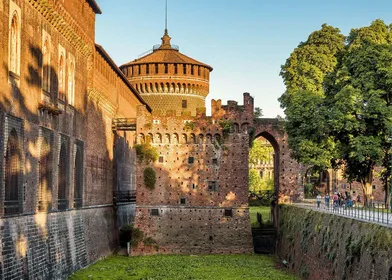 Von Mailand aus: Schloss Sforza und Michelangelos Pietà Rondanini