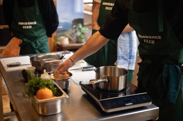 Lyon: Unique and convivial cooking class in the center with tasting