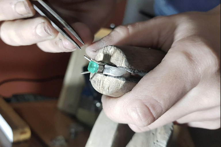 波哥大：制作属于你的祖母绿戒指波哥大：制作属于你自己的翡翠戒指