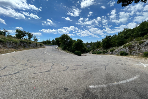 Departure from Avignon: Try climbing Mont Ventoux by electric bike From Avignon: Try climbing Mont Ventoux on an electric bike