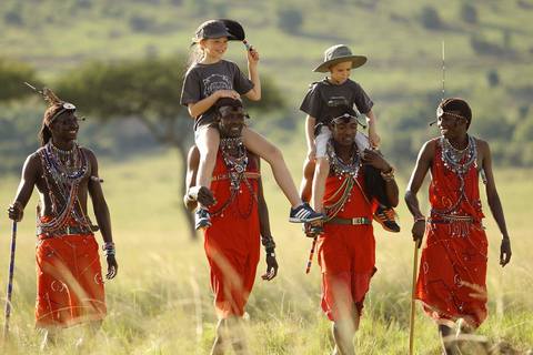 Um safári compartilhado de três dias para o Masai Mara saindo de Nairóbi.Um safári compartilhado de três dias para Masai Mara saindo de Nairobi.