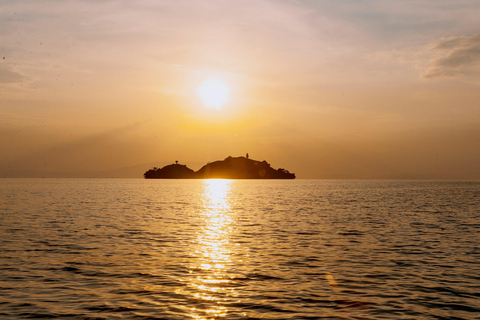 Rwanda: Lakeside Exploration Tour with Kayaking & Guide Guided tour through Rwanda history and lakes