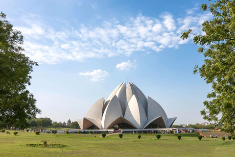 Delhi: Wycieczka piesza po Świątyni Lotosu w małej grupieWycieczka piesza do Świątyni Lotosu z transferem