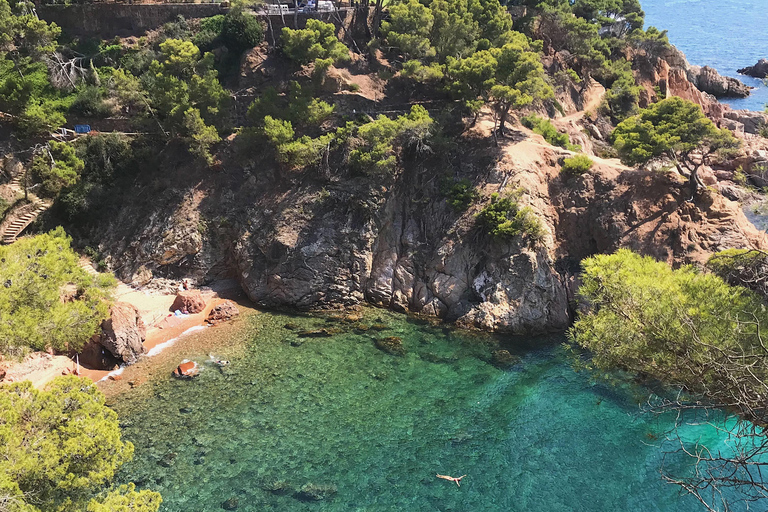 Promenade dans les criques, les plages et le célèbre village de pêcheurs de la Costa Brava