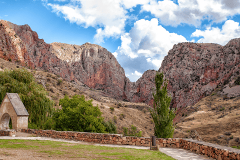 Desde Ereván: Excursión a Khor Virap, Noravank, Jermuk y Areni