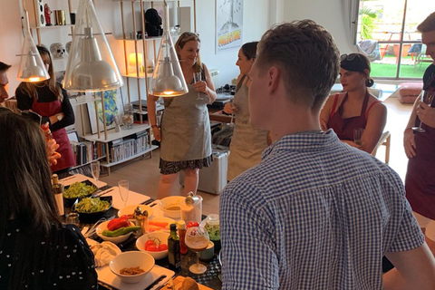 Autentyczna paella i sangria klasy premium na designerskim dachuAutentyczna paella i sangria w oszałamiającym lofcie na dachu