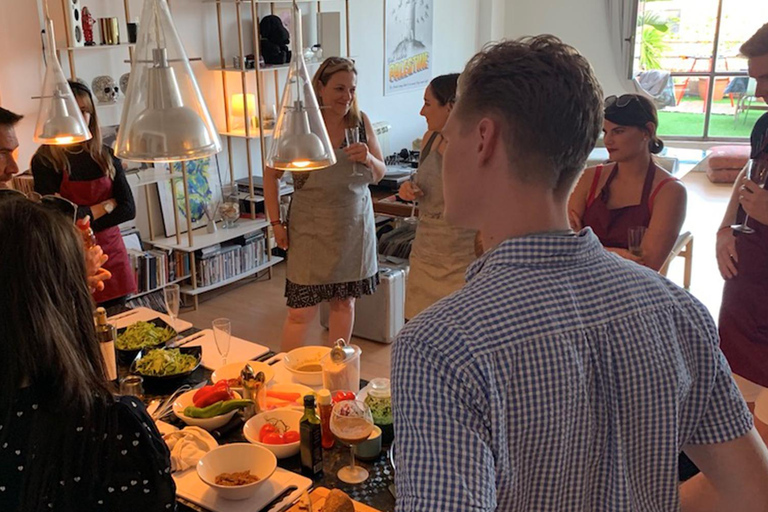 Autentyczna paella i sangria klasy premium na designerskim dachuAutentyczna paella i sangria w oszałamiającym lofcie na dachu