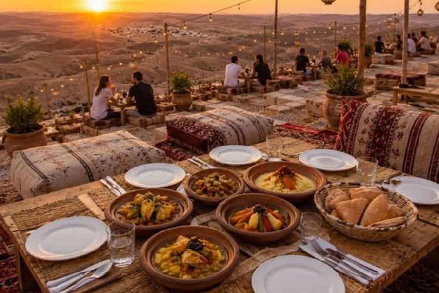 Marrakesch: Agafay-Wüste − Kamelritt im Abendrot, Abendessen und Show. Foto: GetYourGuide