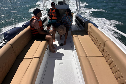 Santa Marta: Private Boat Tour to Bahía Concha & Taganga