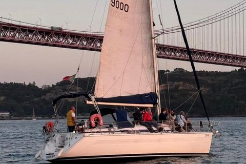 Lisboa:Sunset Sailing Tour at Tagus River with welcome drink