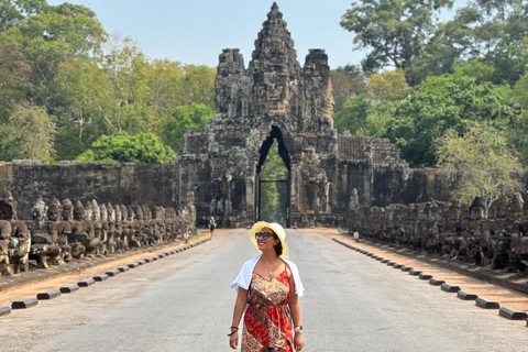 Siem Reap: Private Angkor Wat Tuk-Tuk Tour in Spanish Angkor Wat Sunset & Small Circuit (Spanish-Speaking Guide)