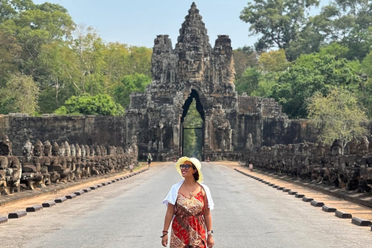 Siem Reap: Private Angkor Wat Tuk-Tuk Tour in Spanish Angkor Wat Sunset & Small Circuit (Spanish-Speaking Guide)