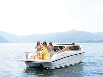 Como: Private Limousine Boat Tour with Multilingual Guide and Aperitif