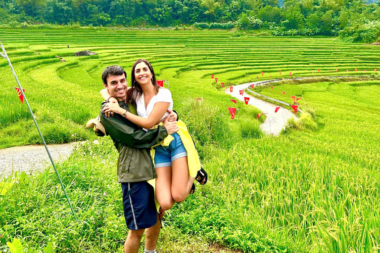 Hanoi/Ninh Binh: 2-Day Pu Luong Easy Trekking & Eco Retreat Option 3:(Small group) Stay in Eco-Resort with Balcony Room