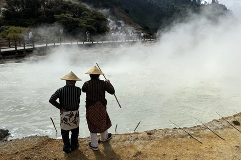 Da Yogyakarta: Tour di Dieng, alba dorata e piantagione di tè