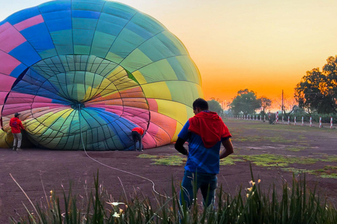 Teotihuacan : Vol en montgolfière avec petit-déjeuner et transport