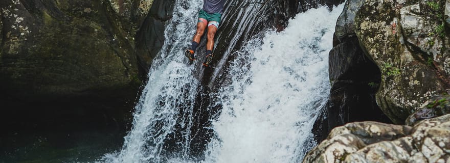 Randonnée dans la forêt tropicale d'El Yunque et toboggan aquatique VIP Visite en petit groupe