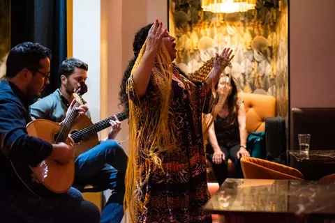 Lisboa: Fado & tour gastrónomico con espectáculo en vivo y cena tradicional