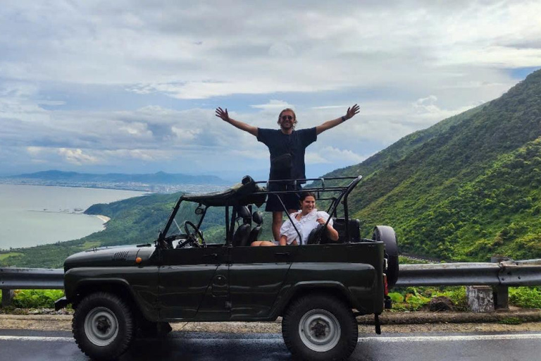 JEEP-tur HOI AN TILL HUE och ta del av HAI VAN PASSJEEP-TUR HOI AN TILL HUE och ADMIRE THE HAI VAN PASS