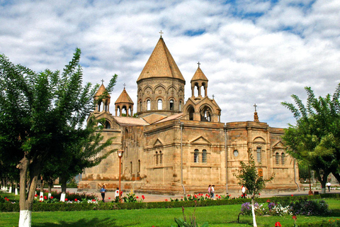 Yerevan: Echmiatsin St. Hripsime/Gayane, City tour Zvartnots