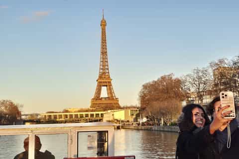 Paris : Croisière en soirée sur la Seine avec champagne
