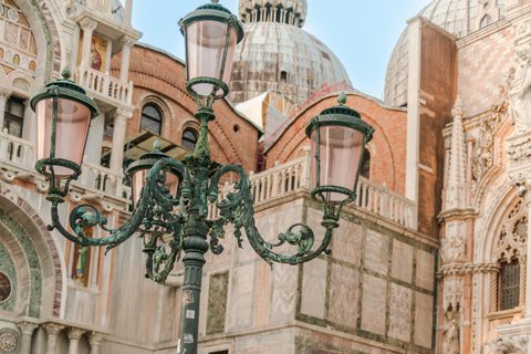 Venice: Flying Dress Photoshoot with video option Standard: 45 mins | 20 photos
