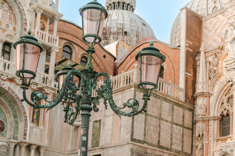 Venice: Flying Dress Photoshoot with video option Standard: 45 mins | 20 photos