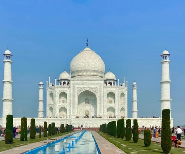 From Delhi: Taj Mahal and Agra Day Tour by Super-fast Train