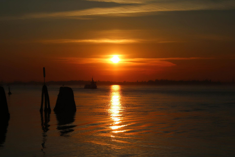 Venice: 1.5h Sunset Lagoon Cruise on Traditional Wooden Boat