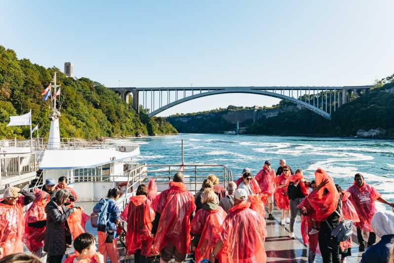 カナダ ナイアガラの滝：ファースト ボートクルーズ＆ビハインド フォールズ ツアー